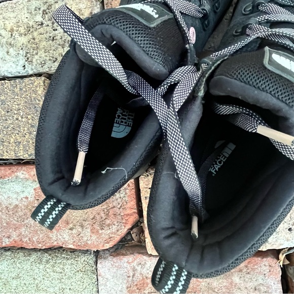 North Face black winter boots w pops of pink - Picture 5 of 8